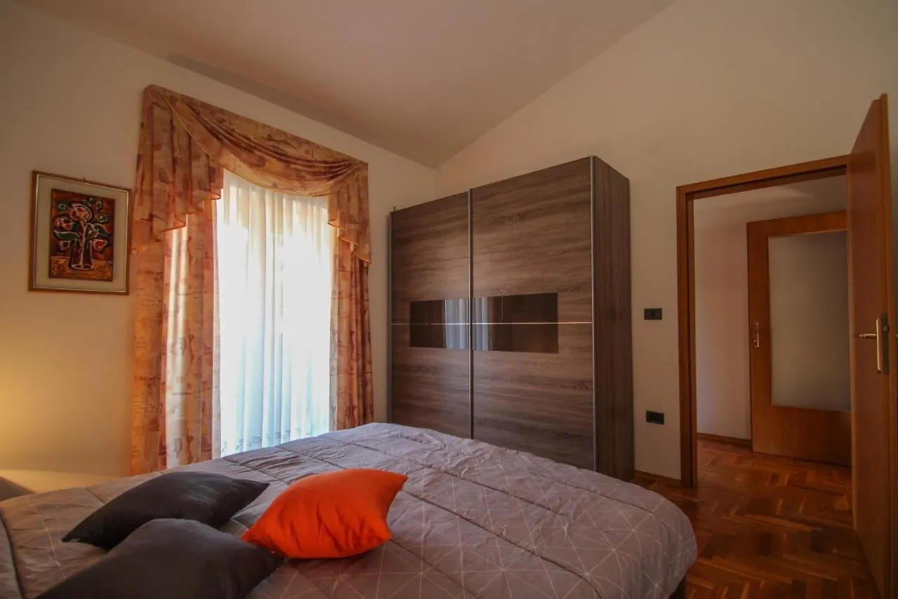 Apartment Nada プーラ