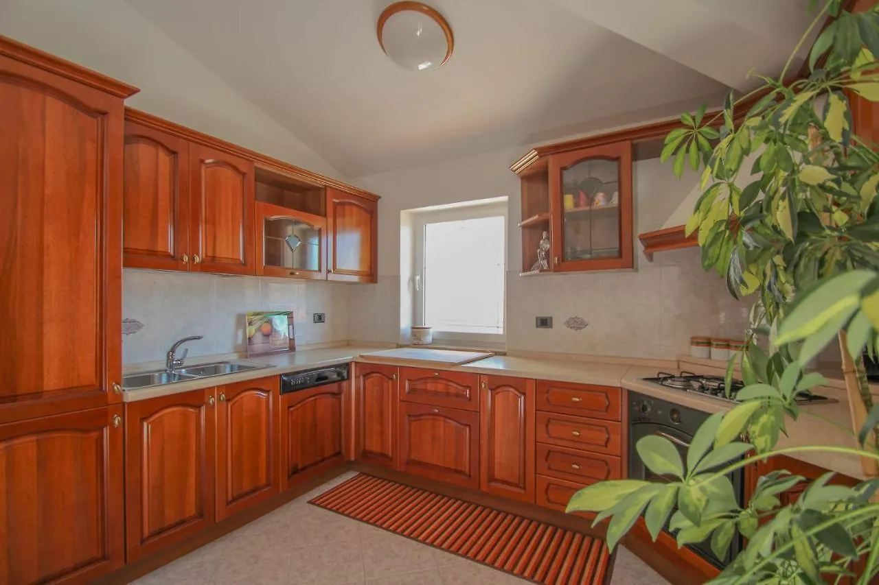 Apartment Nada プーラ